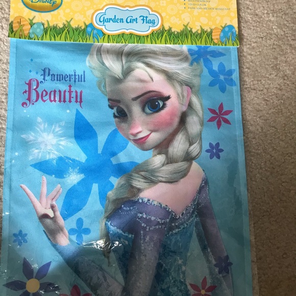 13 new or like new garden flags, various styles and holidays - Picture 3 of 13